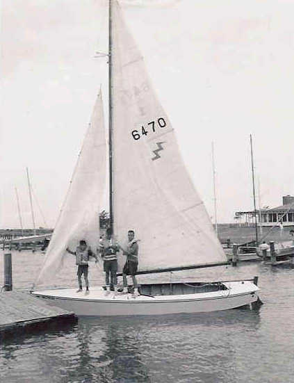 Sailboat.JPG (23658 bytes)